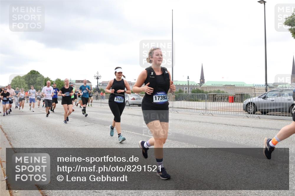 29.06.2025 - hella hamburg halbmarathon Lena Gebhardt http://msf.ph/oto/8291521 29.06.2025 10:55:49 Lombardsbrücke 10593, 13504, 5926, 3101, 17392, 1616, 1873, 1909, 1917, 2793, 3101, 3115, 3244, 3268, 4265, 4470, 4473, 4836, 4896, 5220, 5222, 5306, 5483, 5487, 5575, 5994, 6055, 6056, 6113, 6257, 6494, 6594, 7516, 7548, 7616, 7680, 7969, 8110, 8527, 8532, 8533, 8626, 8648, 9548, 9614, 9618, 9838, 9857, 9858, 9861, 9865, 9956, 10094, 10436, 10438, 10449, 10559, 10593, 10640, 10885, 11109, 11903, 11962, 11963, 12695, 12902, 14727, 16385 meine-sportfotos.de