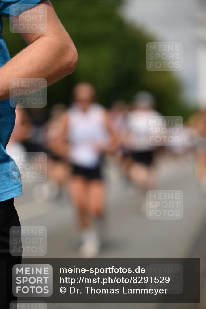 29.06.2025 - hella hamburg halbmarathon Dr. Thomas Lammeyer http://msf.ph/oto/8291529 29.06.2025 10:16:06 Kennedybrücke 1249, 1790, 1850, 1851, 2963, 2964, 3182, 3248, 3262, 3746, 3837, 4453, 4499, 5166, 5176, 6822, 6871, 6966, 7370, 7474, 8206, 8207, 8971, 9119, 9253, 9254, 9405, 10685 meine-sportfotos.de