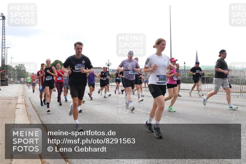 29.06.2025 - hella hamburg halbmarathon Lena Gebhardt http://msf.ph/oto/8291563 29.06.2025 10:36:21 Lombardsbrücke 8581, 7576, 5246, 10577, 1835, 110, 3699, 49, 1008, 1010, 1036, 1102, 1183, 1224, 1775, 1780, 1835, 2124, 2520, 2870, 3398, 3401, 3404, 3428, 3699, 3741, 3877, 3990, 4245, 4326, 4413, 4442, 4798, 4937, 5012, 5246, 5427, 5540, 5573, 5666, 5747, 5809, 5919, 6092, 6093, 6184, 6190, 6417, 6667, 6896, 7086, 7111, 7140, 7275, 7575, 7576, 7632, 8356, 8498, 8530, 8581, 8945, 8947, 9115, 9117, 9229, 9432, 17156, 17807, 18152, 18488 meine-sportfotos.de