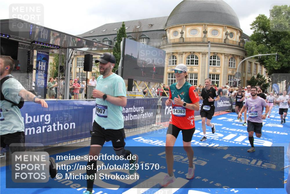 29.06.2025 - hella hamburg halbmarathon Michael Strokosch http://msf.ph/oto/8291570 29.06.2025 10:56:17 Ziel 1193, 5465, 5492, 7547, 8330, 8639, 9903, 9907, 10789, 12348, 14363, 15484, 16113, 16634, 17468, 19152 meine-sportfotos.de