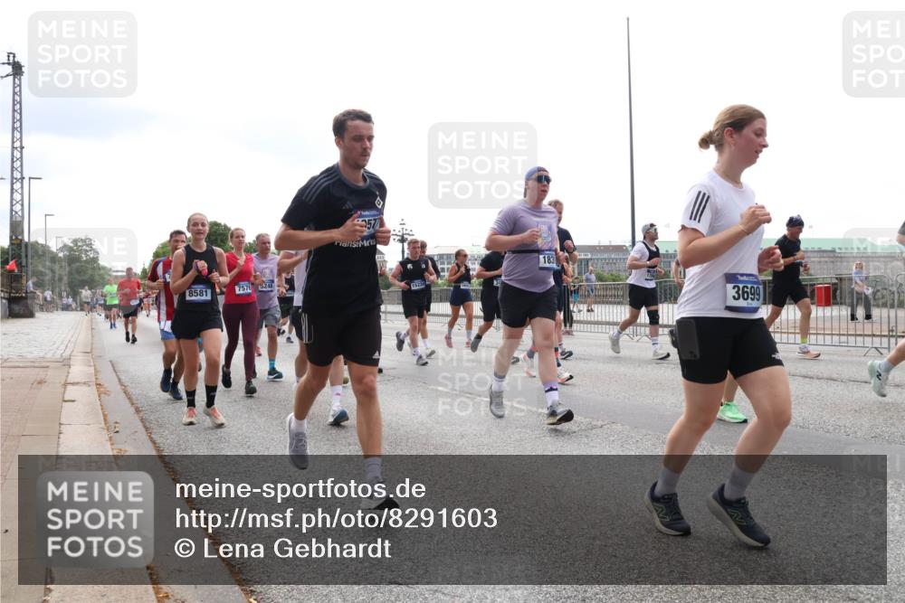 29.06.2025 - hella hamburg halbmarathon Lena Gebhardt http://msf.ph/oto/8291603 29.06.2025 10:36:21 Lombardsbrücke 8581, 7576, 5246, 577, 15234, 183, 3699, 1008, 1010, 1036, 1102, 1183, 1224, 1775, 1780, 1835, 2124, 2520, 2870, 3398, 3401, 3404, 3428, 3699, 3741, 3877, 3990, 4245, 4326, 4413, 4442, 4798, 4937, 5012, 5246, 5427, 5540, 5573, 5666, 5747, 5809, 5919, 6092, 6093, 6184, 6190, 6417, 6667, 6896, 7086, 7111, 7140, 7275, 7575, 7576, 7632, 8356, 8498, 8530, 8581, 8945, 8947, 9115, 9117, 9229, 9432, 17156, 17807, 18152, 18488 meine-sportfotos.de