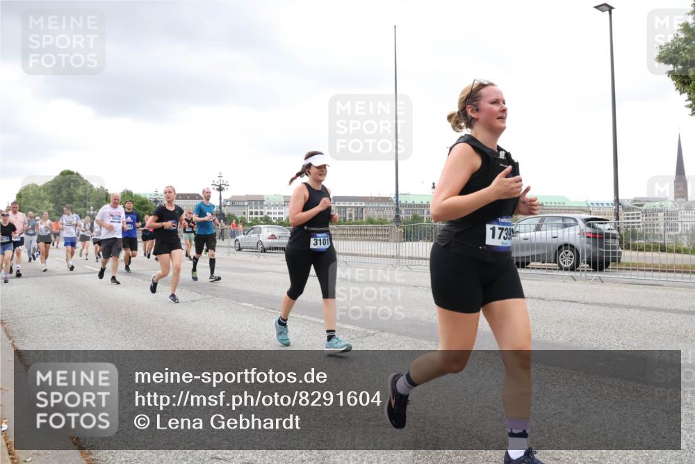 29.06.2025 - hella hamburg halbmarathon Lena Gebhardt http://msf.ph/oto/8291604 29.06.2025 10:55:50 Lombardsbrücke 5116, 10593, 3101, 1739, 1616, 1873, 1909, 1917, 2793, 3101, 3115, 3244, 3268, 4265, 4354, 4470, 4473, 4836, 4896, 5220, 5222, 5306, 5483, 5487, 5575, 5994, 6055, 6056, 6113, 6257, 6494, 6594, 7516, 7548, 7616, 7680, 7969, 8110, 8305, 8527, 8532, 8533, 8626, 8648, 9548, 9614, 9618, 9838, 9857, 9858, 9861, 9865, 9956, 10094, 10436, 10438, 10449, 10559, 10593, 10640, 10885, 11109, 11903, 11962, 11963, 12695, 12902, 14727, 16385 meine-sportfotos.de