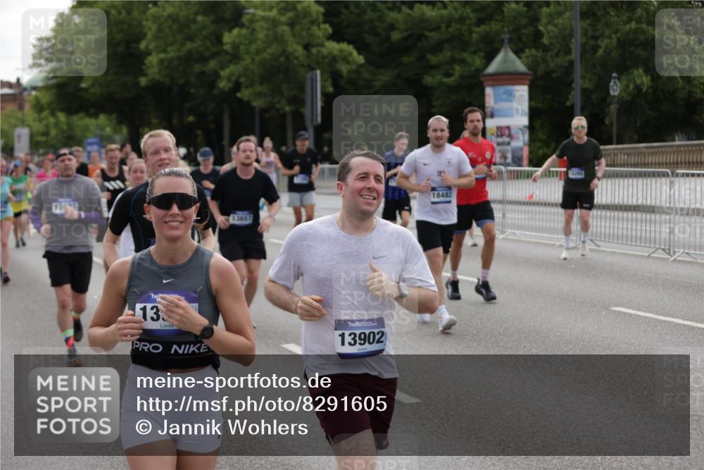 29.06.2025 - hella hamburg halbmarathon Jannik Wohlers http://msf.ph/oto/8291605 29.06.2025 10:36:20 Lombardsbrücke 1118, 1948, 1952, 2552, 2588, 3873, 3895, 4084, 4618, 4762, 4996, 5789, 6156, 6359, 7773, 8499, 8936, 8937, 9295, 9500, 9694, 9701, 10123, 10487, 11672, 11831, 11912, 12302, 12605, 12770, 12775, 13092, 13106, 13165, 13265, 13266, 13657, 13704, 13902, 13903, 14695, 15077, 15588, 15805, 15972, 15992, 16228, 16309, 16977, 17018, 17115, 17156, 17349, 17807, 18152, 18174, 18482, 18488, 18644, 18646, 18918, 18929 meine-sportfotos.de