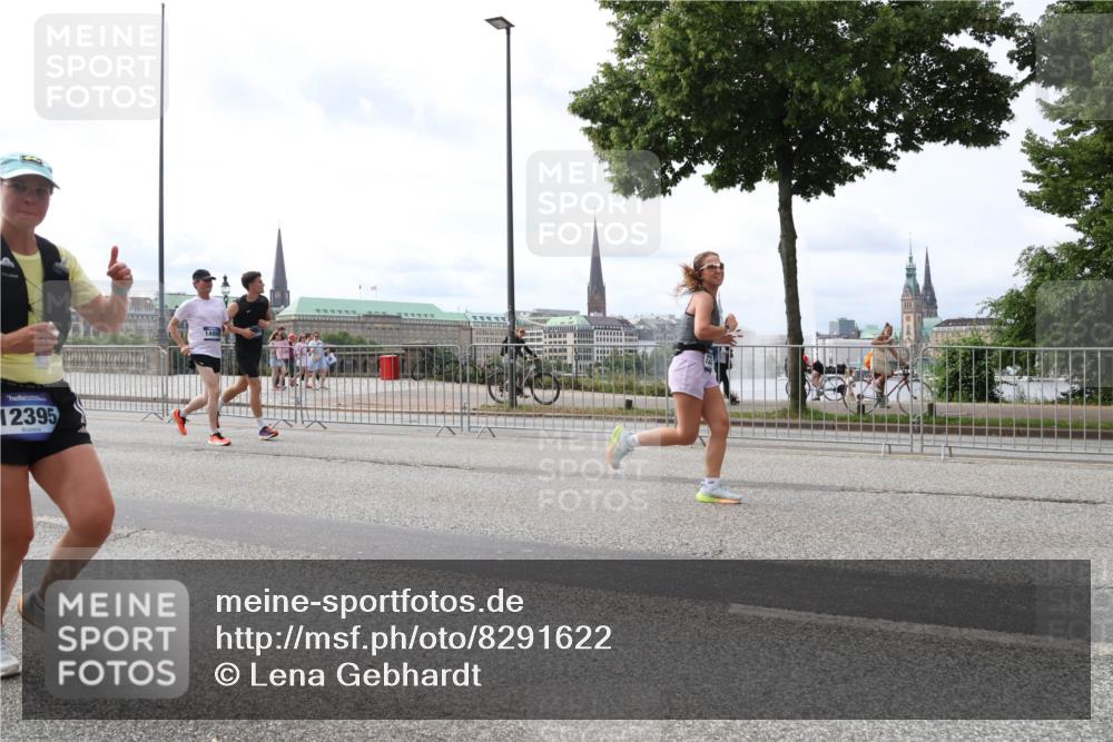 29.06.2025 - hella hamburg halbmarathon Lena Gebhardt http://msf.ph/oto/8291622 29.06.2025 10:21:17 Lombardsbrücke 12395, 1480, 1028, 1072, 1266, 1401, 1658, 2271, 2383, 2635, 2815, 2923, 2945, 2956, 2986, 3122, 3161, 3453, 3770, 3813, 3817, 3825, 3826, 4082, 4350, 4697, 4786, 5041, 5061, 5373, 5395, 5412, 5493, 5767, 6103, 6275, 6308, 6844, 7228, 7375, 7522, 7553, 7608, 7781, 8095, 8113, 8286, 8724, 8726, 8844, 9005, 9011, 9100, 9108, 9236, 9483, 9499, 9501, 9532, 9624, 9981, 10374, 10585, 10602, 10874, 11145, 11698, 12175, 12694, 12844, 13057, 13508 meine-sportfotos.de
