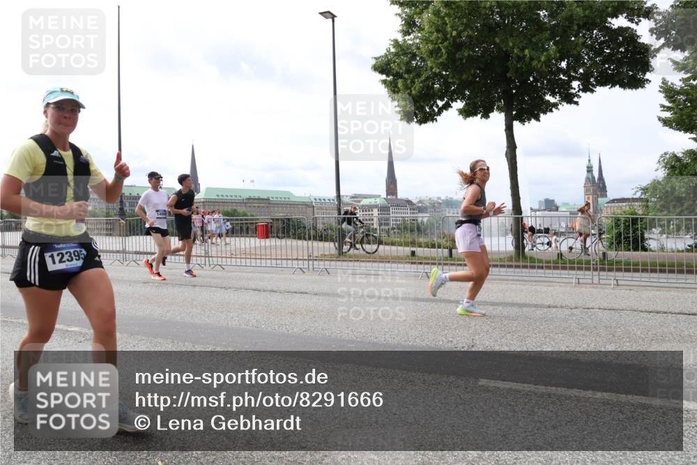 29.06.2025 - hella hamburg halbmarathon Lena Gebhardt http://msf.ph/oto/8291666 29.06.2025 10:21:17 Lombardsbrücke 12395, 14809, 1028, 1072, 1266, 1401, 1658, 2271, 2383, 2635, 2815, 2923, 2945, 2956, 2986, 3122, 3161, 3453, 3770, 3813, 3817, 3825, 3826, 4082, 4350, 4697, 4786, 5041, 5061, 5373, 5395, 5412, 5493, 5767, 6103, 6275, 6308, 6844, 7228, 7375, 7522, 7553, 7608, 7781, 8095, 8113, 8286, 8724, 8726, 8844, 9005, 9011, 9100, 9108, 9236, 9483, 9499, 9501, 9532, 9624, 9981, 10374, 10585, 10602, 10874, 11145, 11698, 12175, 12694, 12844, 13057, 13508 meine-sportfotos.de