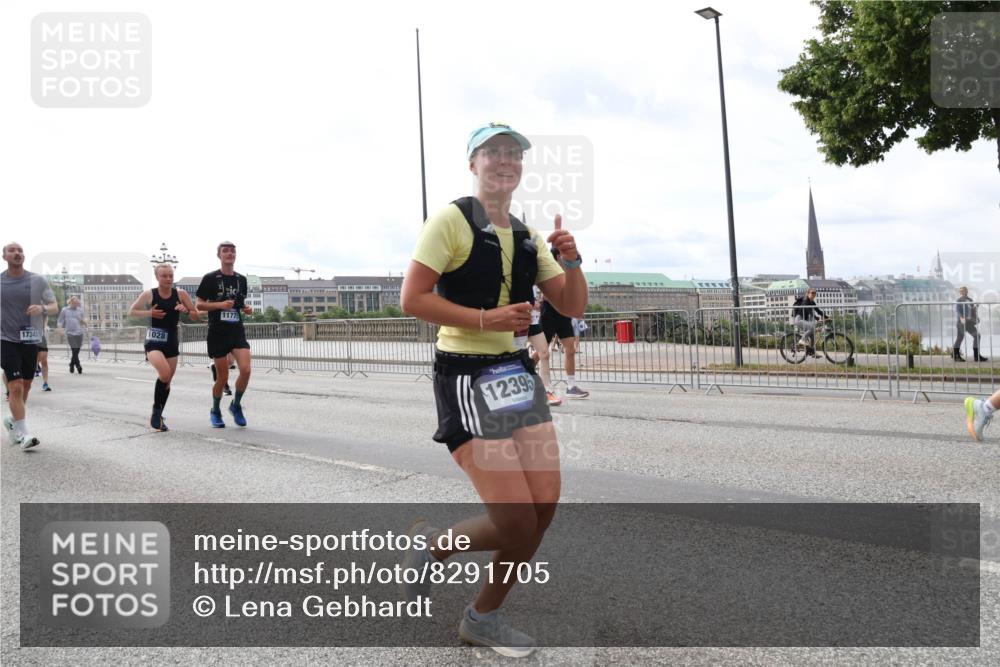 29.06.2025 - hella hamburg halbmarathon Lena Gebhardt http://msf.ph/oto/8291705 29.06.2025 10:21:17 Lombardsbrücke 17341, 1028, 11779, 12395, 1028, 1072, 1266, 1401, 1658, 2271, 2383, 2635, 2815, 2923, 2945, 2956, 2986, 3122, 3161, 3453, 3770, 3813, 3817, 3825, 3826, 4082, 4350, 4697, 4786, 5041, 5061, 5373, 5395, 5412, 5493, 5767, 6103, 6275, 6308, 6844, 7228, 7375, 7522, 7553, 7608, 7781, 8095, 8113, 8286, 8724, 8726, 8844, 9005, 9011, 9100, 9108, 9236, 9483, 9499, 9501, 9532, 9624, 9981, 10374, 10585, 10602, 10874, 11145, 11698, 12175, 12694, 12844, 13057, 13508 meine-sportfotos.de
