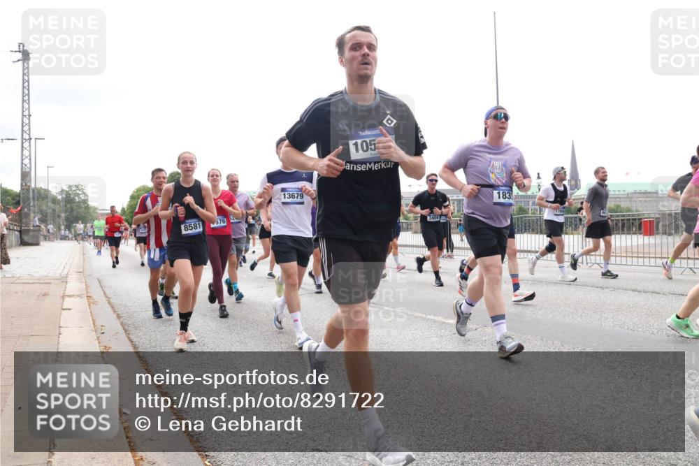29.06.2025 - hella hamburg halbmarathon Lena Gebhardt http://msf.ph/oto/8291722 29.06.2025 10:36:22 Lombardsbrücke 8581, 576, 524, 13679, 105, 3404, 183, 1704, 1008, 1010, 1036, 1102, 1183, 1224, 1775, 1780, 1835, 2124, 2520, 2870, 3398, 3401, 3404, 3428, 3699, 3741, 3877, 4245, 4326, 4413, 4442, 4798, 4937, 5012, 5246, 5427, 5540, 5573, 5666, 5747, 5809, 5919, 6092, 6093, 6184, 6190, 6417, 6667, 6896, 7086, 7111, 7140, 7275, 7575, 7576, 7632, 8356, 8498, 8530, 8581, 8945, 8947, 9115, 9117, 9229, 9432, 13265, 15077, 17156, 17807, 18152, 18488 meine-sportfotos.de