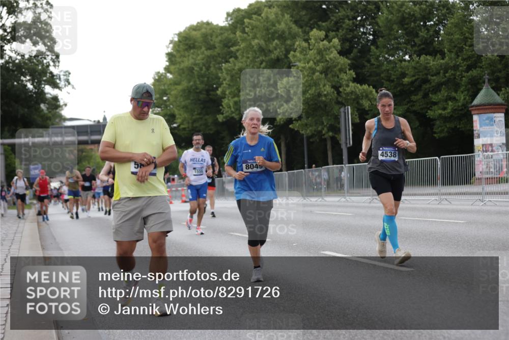 29.06.2025 - hella hamburg halbmarathon Jannik Wohlers http://msf.ph/oto/8291726 29.06.2025 10:04:24 Lombardsbrücke 1126, 1316, 1347, 1559, 2463, 2628, 2698, 4293, 4394, 4538, 4951, 5869, 6311, 8049, 9019, 10100, 10709, 10834, 11088, 11551, 12125, 12924, 13242, 13533, 15532, 16134, 16357, 16579, 16995, 17434, 17540, 17685, 17686, 17814, 18520, 18556 meine-sportfotos.de
