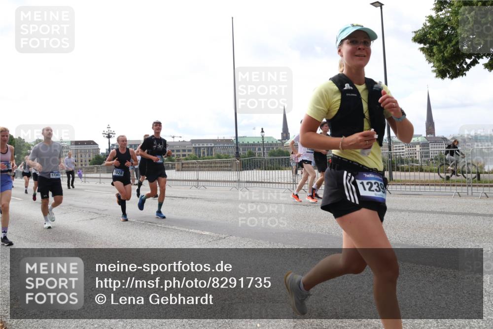 29.06.2025 - hella hamburg halbmarathon Lena Gebhardt http://msf.ph/oto/8291735 29.06.2025 10:21:17 Lombardsbrücke 17341, 1028, 1239, 1028, 1072, 1266, 1401, 1658, 2271, 2383, 2635, 2815, 2923, 2945, 2956, 2986, 3122, 3161, 3453, 3770, 3813, 3817, 3825, 3826, 4082, 4350, 4697, 4786, 5041, 5061, 5373, 5395, 5412, 5493, 5767, 6103, 6275, 6308, 6844, 7228, 7375, 7522, 7553, 7608, 7781, 8095, 8113, 8286, 8724, 8726, 8844, 9005, 9011, 9100, 9108, 9236, 9483, 9499, 9501, 9532, 9624, 9981, 10374, 10585, 10602, 10874, 11145, 11698, 12175, 12694, 12844, 13057, 13508 meine-sportfotos.de
