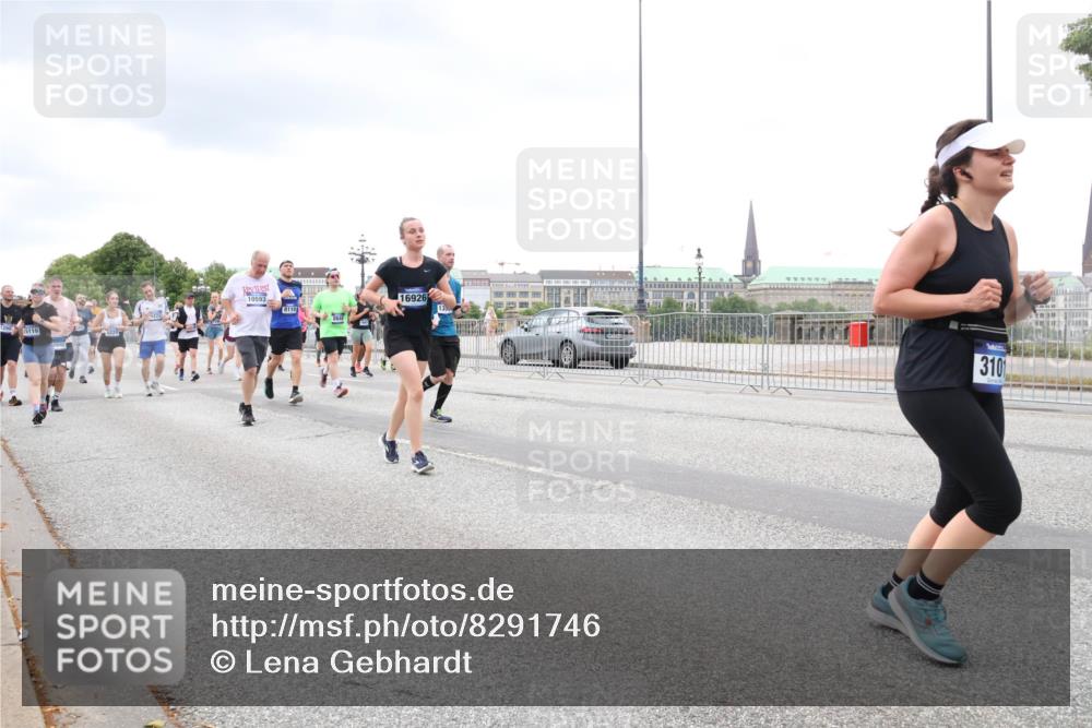 29.06.2025 - hella hamburg halbmarathon Lena Gebhardt http://msf.ph/oto/8291746 29.06.2025 10:55:51 Lombardsbrücke 129015116, 10593, 8110, 16926, 310, 1616, 1873, 1909, 1917, 2793, 3101, 3244, 3268, 4265, 4354, 4470, 4473, 4836, 4896, 5220, 5222, 5306, 5487, 5575, 5994, 6055, 6056, 6113, 6257, 6494, 6594, 7516, 7548, 7616, 7680, 7969, 8005, 8110, 8305, 8527, 8532, 8533, 8626, 8648, 9548, 9614, 9618, 9838, 9857, 9858, 9861, 9865, 9956, 10094, 10436, 10438, 10449, 10559, 10593, 10640, 10885, 11109, 11903, 11962, 11963, 12695, 12902, 14727 meine-sportfotos.de