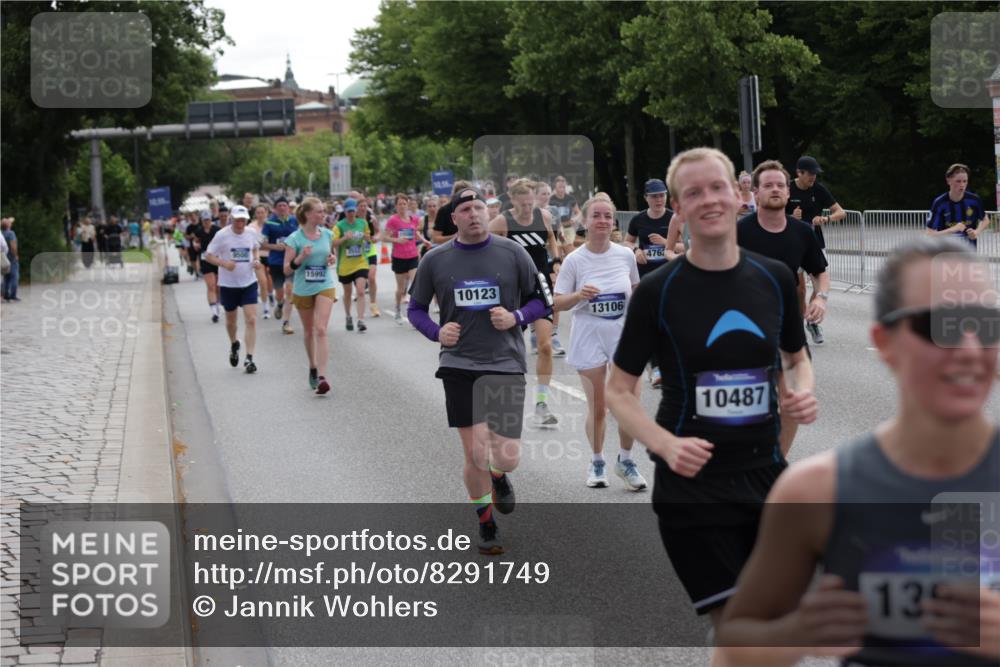 29.06.2025 - hella hamburg halbmarathon Jannik Wohlers http://msf.ph/oto/8291749 29.06.2025 10:36:21 Lombardsbrücke 1118, 1253, 1948, 1952, 1954, 2552, 2588, 3873, 3895, 4084, 4618, 4762, 4996, 5789, 6156, 6359, 7773, 8499, 8936, 8937, 9295, 9500, 9694, 9701, 10123, 10487, 11672, 11831, 11912, 12302, 12605, 12770, 12775, 13092, 13106, 13165, 13265, 13266, 13657, 13704, 13902, 13903, 14695, 15077, 15588, 15805, 15972, 15992, 16228, 16309, 16977, 17018, 17115, 17156, 17349, 17807, 18152, 18174, 18482, 18488, 18644, 18646, 18929 meine-sportfotos.de