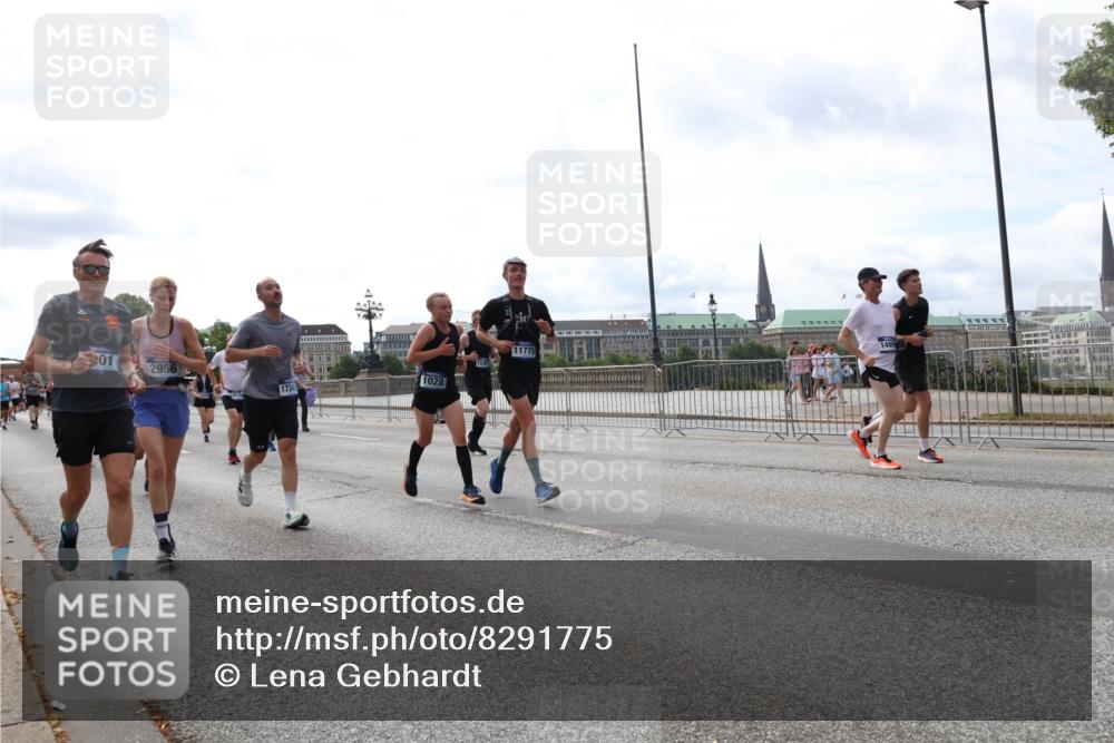 29.06.2025 - hella hamburg halbmarathon Lena Gebhardt http://msf.ph/oto/8291775 29.06.2025 10:21:18 Lombardsbrücke 01, 2956, 1028, 1734, 11775, 14809, 1028, 1072, 1266, 1401, 1658, 2271, 2383, 2635, 2815, 2923, 2945, 2956, 2986, 3122, 3161, 3453, 3770, 3813, 3817, 3825, 3826, 4082, 4350, 4697, 4786, 5041, 5061, 5373, 5395, 5412, 5493, 5767, 6103, 6275, 6308, 6844, 7228, 7375, 7522, 7553, 7608, 7781, 8095, 8113, 8286, 8724, 8726, 8844, 9005, 9011, 9100, 9108, 9236, 9483, 9499, 9501, 9532, 9624, 9981, 10374, 10585, 10602, 10874, 11145, 11698, 12175, 12694, 12844, 13057, 13508 meine-sportfotos.de