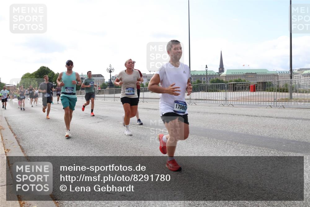 29.06.2025 - hella hamburg halbmarathon Lena Gebhardt http://msf.ph/oto/8291780 29.06.2025 10:11:52 Lombardsbrücke 1062, 1328, 1531, 1790, 1866, 1992, 3363, 4227, 5379, 5605, 7571, 8115, 8807, 8810, 9191, 9428, 10042, 10372, 10409, 10428, 11321, 11507, 11525, 11537, 11581, 11755, 11917, 12473, 13171, 13177, 13203, 13542, 13939, 13958, 14008, 14060, 14196, 14384, 15137, 15797, 15945, 16976, 17080, 17638, 17774, 17866, 18261, 18278, 18382, 18395, 18655 meine-sportfotos.de