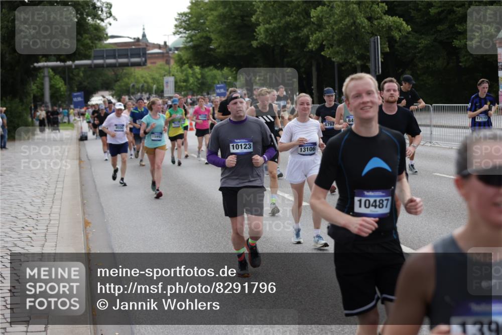 29.06.2025 - hella hamburg halbmarathon Jannik Wohlers http://msf.ph/oto/8291796 29.06.2025 10:36:21 Lombardsbrücke 1118, 1253, 1948, 1952, 1954, 2552, 2588, 3873, 3895, 4084, 4618, 4762, 4996, 5789, 6156, 6359, 7773, 8499, 8936, 8937, 9295, 9500, 9694, 9701, 10123, 10487, 11672, 11831, 11912, 12302, 12605, 12770, 12775, 13092, 13106, 13165, 13265, 13266, 13657, 13704, 13902, 13903, 14695, 15077, 15588, 15805, 15972, 15992, 16228, 16309, 16977, 17018, 17115, 17156, 17349, 17807, 18152, 18174, 18482, 18488, 18644, 18646, 18929 meine-sportfotos.de