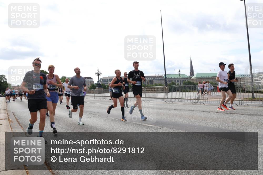 29.06.2025 - hella hamburg halbmarathon Lena Gebhardt http://msf.ph/oto/8291812 29.06.2025 10:21:18 Lombardsbrücke 9501, 2956, 11775, 15347, 1028, 173, 1028, 1072, 1266, 1401, 1658, 2271, 2383, 2635, 2815, 2923, 2945, 2956, 2986, 3122, 3161, 3453, 3770, 3813, 3817, 3825, 3826, 4082, 4350, 4697, 4786, 5041, 5061, 5373, 5395, 5412, 5493, 5767, 6103, 6275, 6308, 6844, 7228, 7375, 7522, 7553, 7608, 7781, 8095, 8113, 8286, 8724, 8726, 8844, 9005, 9011, 9100, 9108, 9236, 9483, 9499, 9501, 9532, 9624, 9981, 10374, 10585, 10602, 10874, 11145, 11698, 12175, 12694, 12844, 13057, 13508 meine-sportfotos.de