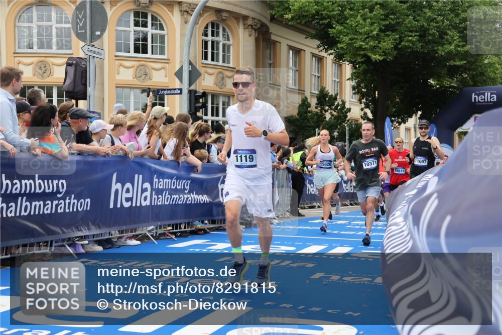 29.06.2025 - hella hamburg halbmarathon Strokosch-Dieckow http://msf.ph/oto/8291815 29.06.2025 10:50:14 Ziel 1119, 3296, 4933, 7176, 7930, 7932, 8313, 8921, 10371, 11607, 12235, 12949, 13282, 13609, 13690, 14034, 15620, 16000, 16242, 18499, 18811, 19040 meine-sportfotos.de