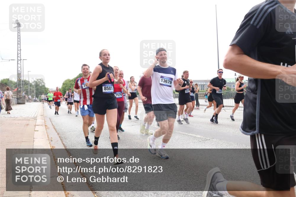 29.06.2025 - hella hamburg halbmarathon Lena Gebhardt http://msf.ph/oto/8291823 29.06.2025 10:36:22 Lombardsbrücke 12, 8581, 7576, 13679, 152, 3404, 1008, 1010, 1036, 1102, 1183, 1224, 1775, 1780, 1835, 2124, 2520, 2870, 3398, 3401, 3404, 3428, 3699, 3741, 3877, 4245, 4326, 4413, 4442, 4798, 4937, 5012, 5246, 5427, 5540, 5573, 5666, 5747, 5809, 5919, 6092, 6093, 6184, 6190, 6417, 6667, 6896, 7086, 7111, 7140, 7275, 7575, 7576, 7632, 8356, 8498, 8530, 8581, 8945, 8947, 9115, 9117, 9229, 9432, 13265, 15077, 17156, 17807, 18152, 18488 meine-sportfotos.de