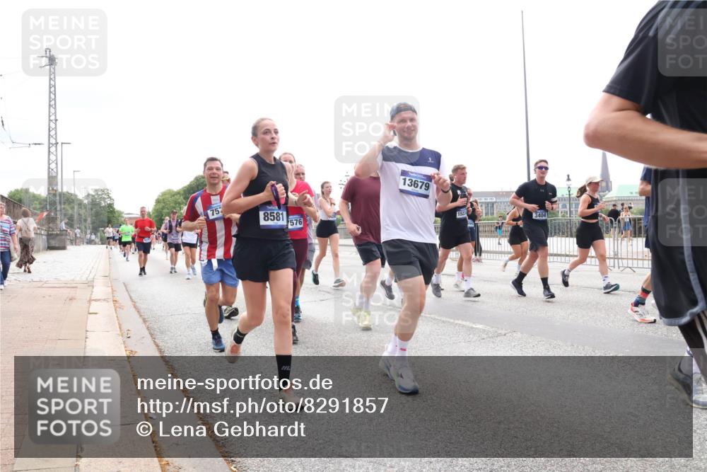 29.06.2025 - hella hamburg halbmarathon Lena Gebhardt http://msf.ph/oto/8291857 29.06.2025 10:36:22 Lombardsbrücke 75, 8581, 576, 13679, 1522, 3404, 1008, 1010, 1036, 1102, 1183, 1224, 1775, 1780, 1835, 2124, 2520, 2870, 3398, 3401, 3404, 3428, 3699, 3741, 3877, 4245, 4326, 4413, 4442, 4798, 4937, 5012, 5246, 5427, 5540, 5573, 5666, 5747, 5809, 5919, 6092, 6093, 6184, 6190, 6417, 6667, 6896, 7086, 7111, 7140, 7275, 7575, 7576, 7632, 8356, 8498, 8530, 8581, 8945, 8947, 9115, 9117, 9229, 9432, 13265, 15077, 17156, 17807, 18152, 18488 meine-sportfotos.de