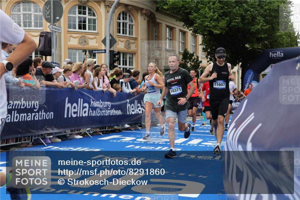 29.06.2025 - hella hamburg halbmarathon Strokosch-Dieckow http://msf.ph/oto/8291860 29.06.2025 10:50:15 Ziel 1119, 3296, 4247, 4933, 7176, 7930, 7932, 8899, 8921, 10371, 11607, 12235, 12949, 13609, 13690, 14034, 15620, 16000, 16242, 18499, 18811, 19040 meine-sportfotos.de