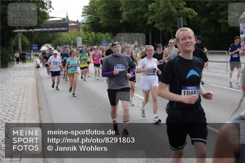 29.06.2025 - hella hamburg halbmarathon Jannik Wohlers http://msf.ph/oto/8291863 29.06.2025 10:36:21 Lombardsbrücke 1118, 1253, 1948, 1952, 1954, 2552, 2588, 3873, 3895, 4084, 4618, 4762, 4996, 5789, 6156, 6359, 7773, 8499, 8936, 8937, 9295, 9500, 9694, 9701, 10123, 10487, 11672, 11831, 11912, 12302, 12605, 12770, 12775, 13092, 13106, 13165, 13265, 13266, 13657, 13704, 13902, 13903, 14695, 15077, 15588, 15805, 15972, 15992, 16228, 16309, 16977, 17018, 17115, 17156, 17349, 17807, 18152, 18174, 18482, 18488, 18644, 18646, 18929 meine-sportfotos.de