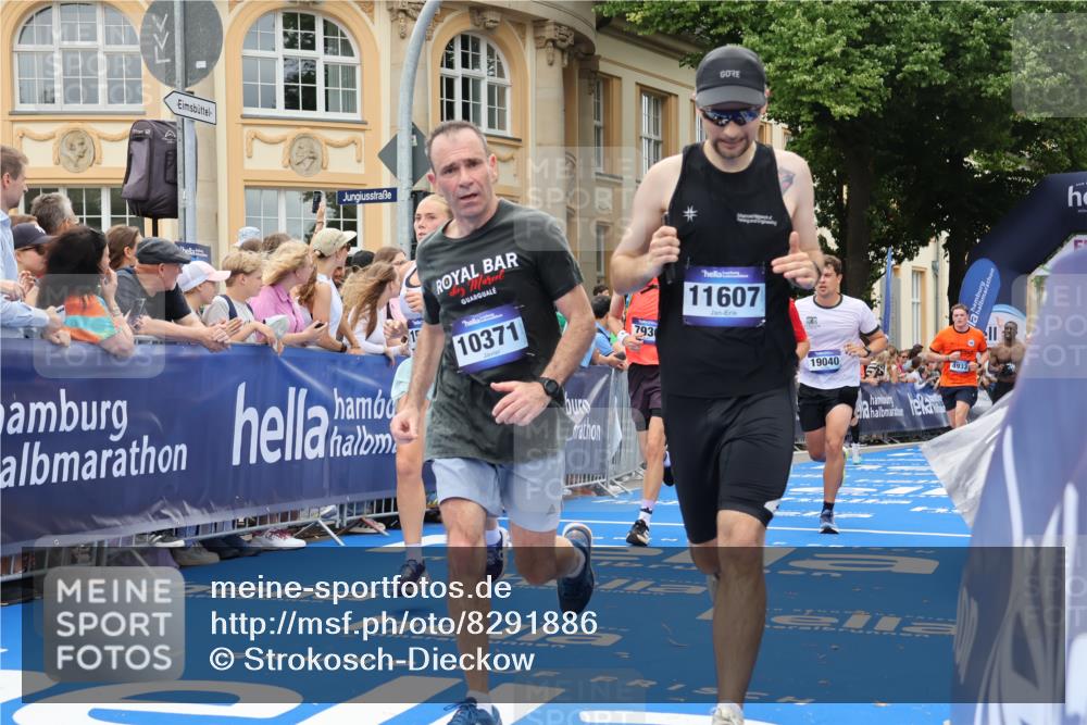 29.06.2025 - hella hamburg halbmarathon Strokosch-Dieckow http://msf.ph/oto/8291886 29.06.2025 10:50:15 Ziel 1119, 3296, 4247, 4933, 7176, 7930, 7932, 8899, 8921, 10371, 11607, 12235, 12949, 13609, 13690, 14034, 15620, 16000, 16242, 18499, 18811, 19040 meine-sportfotos.de