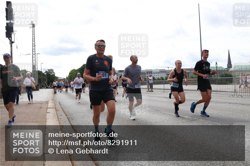 29.06.2025 - hella hamburg halbmarathon Lena Gebhardt http://msf.ph/oto/8291911 29.06.2025 10:21:18 Lombardsbrücke 401, 1028, 6844, 17341, 1028, 1072, 1266, 1401, 1658, 2271, 2383, 2635, 2815, 2923, 2945, 2956, 2986, 3122, 3161, 3453, 3770, 3813, 3817, 3825, 3826, 4082, 4350, 4697, 4786, 5041, 5061, 5373, 5395, 5412, 5493, 5767, 6103, 6275, 6308, 6844, 7228, 7375, 7522, 7553, 7608, 7781, 8095, 8113, 8286, 8724, 8726, 8844, 9005, 9011, 9100, 9108, 9236, 9483, 9499, 9501, 9532, 9624, 9981, 10374, 10585, 10602, 10874, 11145, 11698, 12175, 12694, 12844, 13057, 13508 meine-sportfotos.de