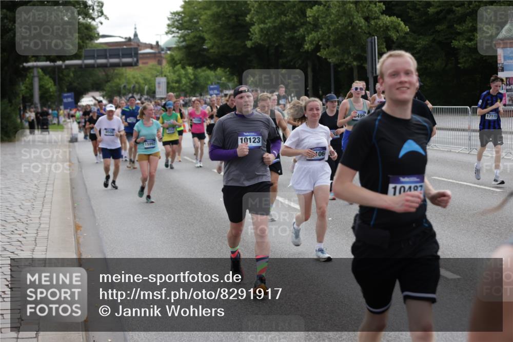 29.06.2025 - hella hamburg halbmarathon Jannik Wohlers http://msf.ph/oto/8291917 29.06.2025 10:36:21 Lombardsbrücke 1118, 1253, 1948, 1952, 1954, 2552, 2588, 3873, 3895, 4084, 4618, 4762, 4996, 5789, 6156, 6359, 7773, 8499, 8936, 8937, 9295, 9500, 9694, 9701, 10123, 10487, 11672, 11831, 11912, 12302, 12605, 12770, 12775, 13092, 13106, 13165, 13265, 13266, 13657, 13704, 13902, 13903, 14695, 15077, 15588, 15805, 15972, 15992, 16228, 16309, 16977, 17018, 17115, 17156, 17349, 17807, 18152, 18174, 18482, 18488, 18644, 18646, 18929 meine-sportfotos.de