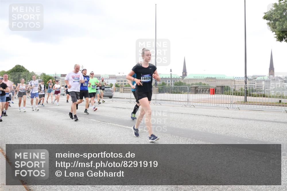 29.06.2025 - hella hamburg halbmarathon Lena Gebhardt http://msf.ph/oto/8291919 29.06.2025 10:55:51 Lombardsbrücke 10593, 8110, 8648, 16926, 1616, 1873, 1909, 1917, 2793, 3101, 3244, 3268, 4265, 4354, 4470, 4473, 4836, 4896, 5220, 5222, 5306, 5487, 5575, 5994, 6055, 6056, 6113, 6257, 6494, 6594, 7516, 7548, 7616, 7680, 7969, 8005, 8110, 8305, 8527, 8532, 8533, 8626, 8648, 9548, 9614, 9618, 9838, 9857, 9858, 9861, 9865, 9956, 10094, 10436, 10438, 10449, 10559, 10593, 10640, 10885, 11109, 11903, 11962, 11963, 12695, 12902, 14727 meine-sportfotos.de
