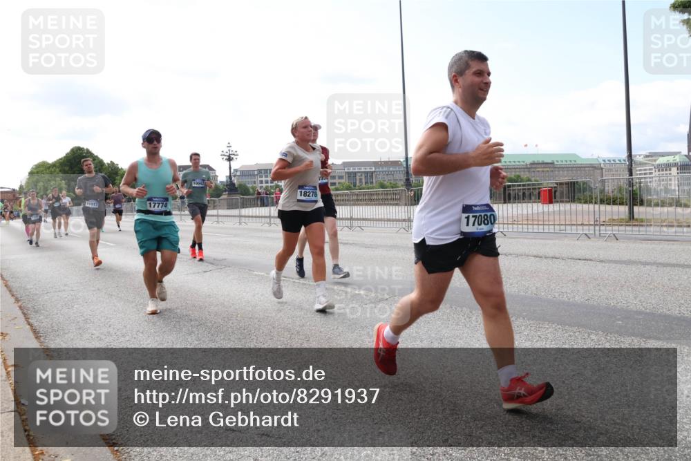 29.06.2025 - hella hamburg halbmarathon Lena Gebhardt http://msf.ph/oto/8291937 29.06.2025 10:11:52 Lombardsbrücke 1062, 1328, 1531, 1790, 1866, 1992, 3363, 4227, 5379, 5605, 7571, 8115, 8807, 8810, 9191, 9428, 10042, 10372, 10409, 10428, 11321, 11507, 11525, 11537, 11581, 11755, 11917, 12473, 13171, 13177, 13203, 13542, 13939, 13958, 14008, 14060, 14196, 14384, 15137, 15797, 15945, 16976, 17080, 17638, 17774, 17866, 18261, 18278, 18382, 18395, 18655 meine-sportfotos.de
