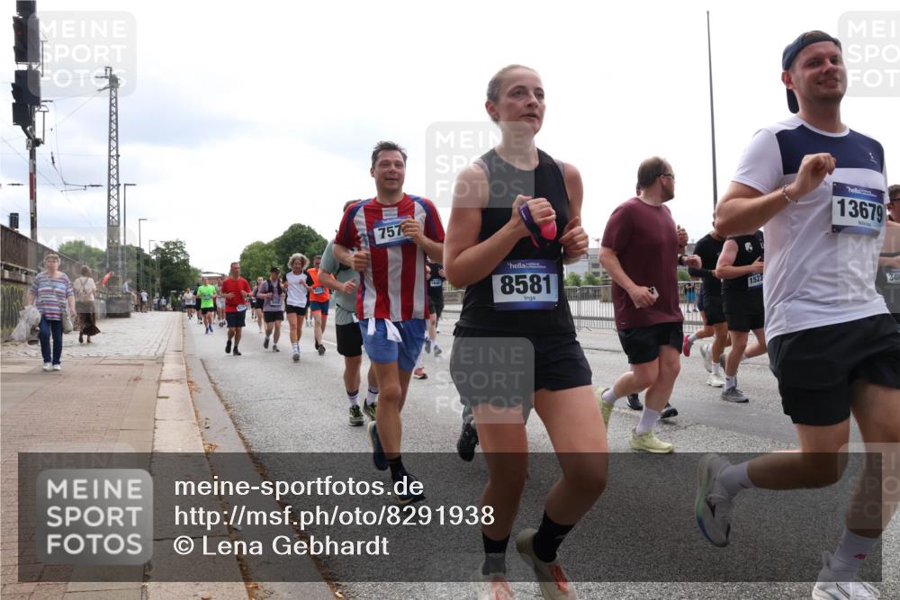 29.06.2025 - hella hamburg halbmarathon Lena Gebhardt http://msf.ph/oto/8291938 29.06.2025 10:36:23 Lombardsbrücke 757, 8581, 1523, 13679, 340, 1008, 1010, 1036, 1102, 1183, 1224, 1775, 1780, 1835, 2124, 2520, 2870, 3398, 3401, 3404, 3428, 3699, 3741, 3877, 4245, 4326, 4413, 4442, 4798, 4937, 5012, 5246, 5427, 5540, 5573, 5666, 5747, 5809, 5919, 6092, 6093, 6184, 6190, 6417, 6667, 6896, 7086, 7111, 7140, 7275, 7575, 7576, 7632, 8356, 8498, 8530, 8581, 8945, 8947, 9115, 9117, 9229, 13265, 15077, 17156, 17807, 18152, 18488 meine-sportfotos.de
