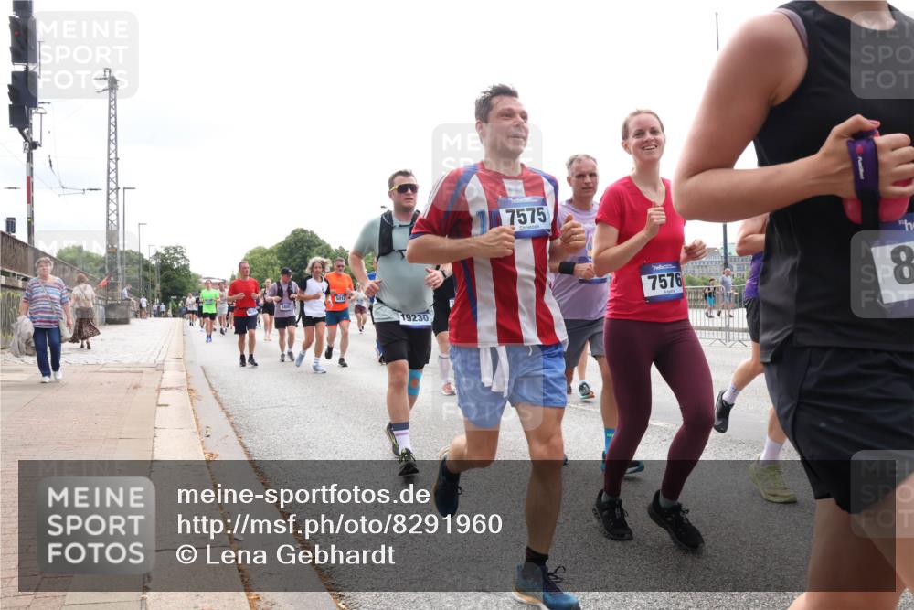 29.06.2025 - hella hamburg halbmarathon Lena Gebhardt http://msf.ph/oto/8291960 29.06.2025 10:36:23 Lombardsbrücke 19230, 7575, 7576, 8, 1008, 1010, 1036, 1102, 1183, 1224, 1775, 1780, 1835, 2124, 2520, 2870, 3398, 3401, 3404, 3428, 3699, 3741, 3877, 4245, 4326, 4413, 4442, 4798, 4937, 5012, 5246, 5427, 5540, 5573, 5666, 5747, 5809, 5919, 6092, 6093, 6184, 6190, 6417, 6667, 6896, 7086, 7111, 7140, 7275, 7575, 7576, 7632, 8356, 8498, 8530, 8581, 8945, 8947, 9115, 9117, 9229, 13265, 15077, 17156, 17807, 18152, 18488 meine-sportfotos.de