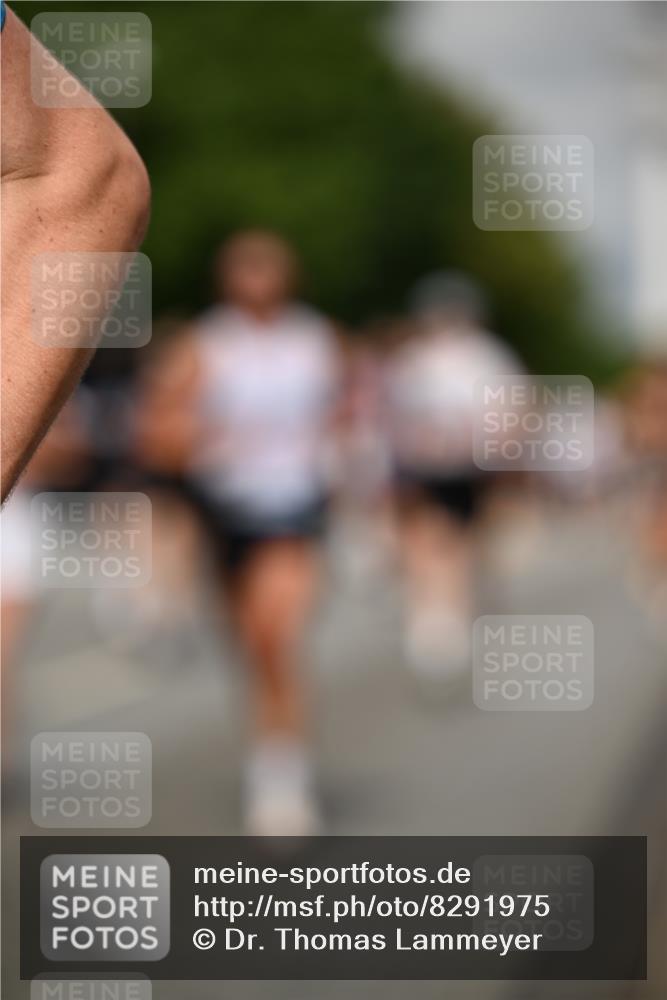 29.06.2025 - hella hamburg halbmarathon Dr. Thomas Lammeyer http://msf.ph/oto/8291975 29.06.2025 10:16:06 Kennedybrücke 1249, 1790, 1850, 1851, 2963, 2964, 3182, 3248, 3262, 3746, 3837, 4453, 4499, 5166, 5176, 6822, 6871, 6966, 7370, 7474, 8206, 8207, 8971, 9119, 9253, 9254, 9405, 10685 meine-sportfotos.de