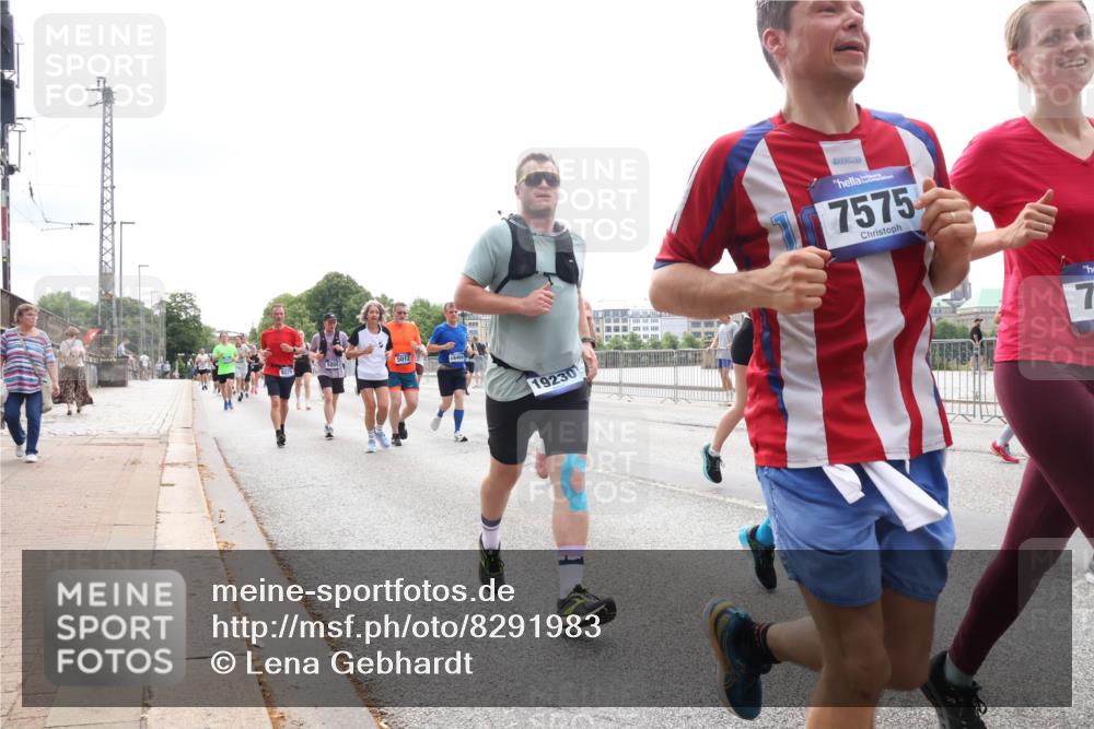 29.06.2025 - hella hamburg halbmarathon Lena Gebhardt http://msf.ph/oto/8291983 29.06.2025 10:36:24 Lombardsbrücke 5012, 18466, 9229, 19230, 7575, 7, 1008, 1010, 1036, 1102, 1183, 1224, 1775, 1780, 1835, 2124, 2520, 2870, 3398, 3401, 3404, 3428, 3699, 3741, 3877, 4245, 4326, 4442, 4798, 4937, 5012, 5246, 5427, 5540, 5573, 5666, 5747, 5809, 5919, 6092, 6093, 6184, 6190, 6417, 6667, 6896, 7086, 7111, 7140, 7275, 7575, 7576, 7632, 8356, 8498, 8530, 8581, 8945, 8947, 9115, 9117, 9229, 13265, 15077, 17156, 17807, 18152, 18488 meine-sportfotos.de