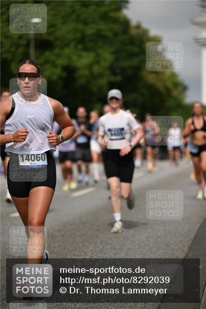29.06.2025 - hella hamburg halbmarathon Dr. Thomas Lammeyer http://msf.ph/oto/8292039 29.06.2025 10:16:07 Kennedybrücke 1249, 1610, 1785, 1790, 1850, 1851, 2963, 2964, 3182, 3248, 3262, 3746, 3837, 4453, 4499, 5166, 5176, 6822, 6871, 6966, 7370, 8206, 8207, 8971, 9119, 9253, 9254, 9405, 10685 meine-sportfotos.de