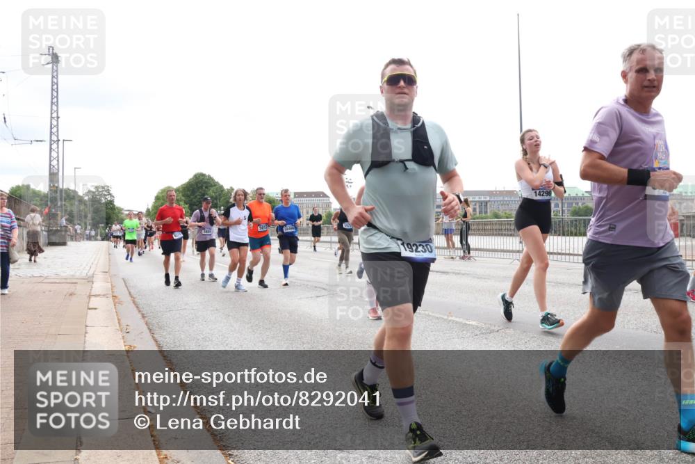29.06.2025 - hella hamburg halbmarathon Lena Gebhardt http://msf.ph/oto/8292041 29.06.2025 10:36:24 Lombardsbrücke 5809, 5012, 19230, 14296, 1008, 1010, 1036, 1102, 1183, 1224, 1775, 1780, 1835, 2124, 2520, 2870, 3398, 3401, 3404, 3428, 3699, 3741, 3877, 4245, 4326, 4442, 4798, 4937, 5012, 5246, 5427, 5540, 5573, 5666, 5747, 5809, 5919, 6092, 6093, 6184, 6190, 6417, 6667, 6896, 7086, 7111, 7140, 7275, 7575, 7576, 7632, 8356, 8498, 8530, 8581, 8945, 8947, 9115, 9117, 9229, 13265, 15077, 17156, 17807, 18152, 18488 meine-sportfotos.de