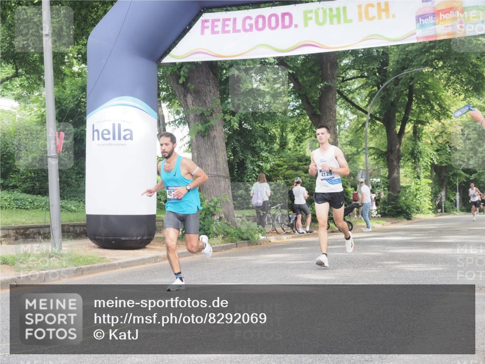 29.06.2025 - hella hamburg halbmarathon KatJ http://msf.ph/oto/8292069 29.06.2025 10:13:04 Zwischen KM18-KM19 4128, 4571 meine-sportfotos.de
