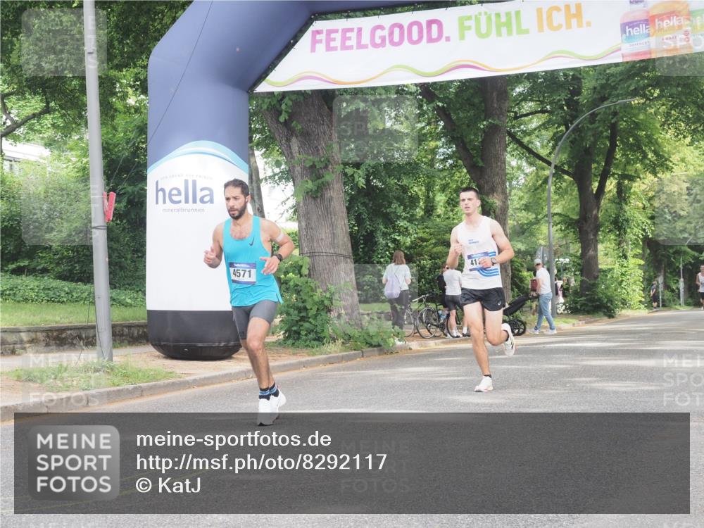 29.06.2025 - hella hamburg halbmarathon KatJ http://msf.ph/oto/8292117 29.06.2025 10:13:04 Zwischen KM18-KM19 4128, 4571 meine-sportfotos.de