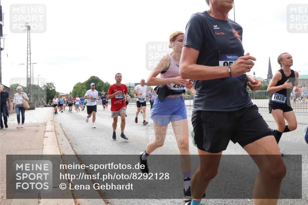 29.06.2025 - hella hamburg halbmarathon Lena Gebhardt http://msf.ph/oto/8292128 29.06.2025 10:21:19 Lombardsbrücke 14519, 18170, 1028, 1028, 1072, 1266, 1401, 1658, 2271, 2383, 2635, 2815, 2923, 2945, 2956, 2986, 3122, 3161, 3453, 3770, 3813, 3817, 3825, 3826, 4082, 4350, 4697, 4786, 5041, 5061, 5122, 5373, 5395, 5412, 5493, 5767, 6103, 6275, 6308, 6844, 7228, 7375, 7522, 7553, 7608, 7781, 8095, 8113, 8286, 8724, 8726, 8844, 9005, 9011, 9100, 9108, 9236, 9369, 9483, 9499, 9501, 9532, 9624, 10374, 10585, 10602, 10874, 11698, 12175, 12694, 13057, 13508 meine-sportfotos.de