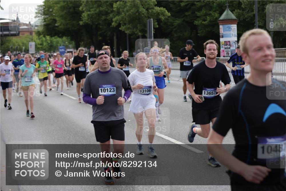 29.06.2025 - hella hamburg halbmarathon Jannik Wohlers http://msf.ph/oto/8292134 29.06.2025 10:36:22 Lombardsbrücke 1118, 1253, 1948, 1952, 1954, 2552, 2588, 3873, 3895, 4084, 4618, 4762, 4996, 5789, 6156, 6359, 7773, 8499, 8936, 8937, 9295, 9500, 9694, 9701, 10123, 10487, 11672, 11831, 11912, 12218, 12302, 12605, 12770, 12775, 13092, 13106, 13165, 13265, 13266, 13657, 13704, 13902, 13903, 14695, 15077, 15588, 15805, 15972, 15992, 16228, 16309, 16885, 16977, 17018, 17115, 17156, 17349, 17807, 18152, 18174, 18482, 18488, 18929 meine-sportfotos.de