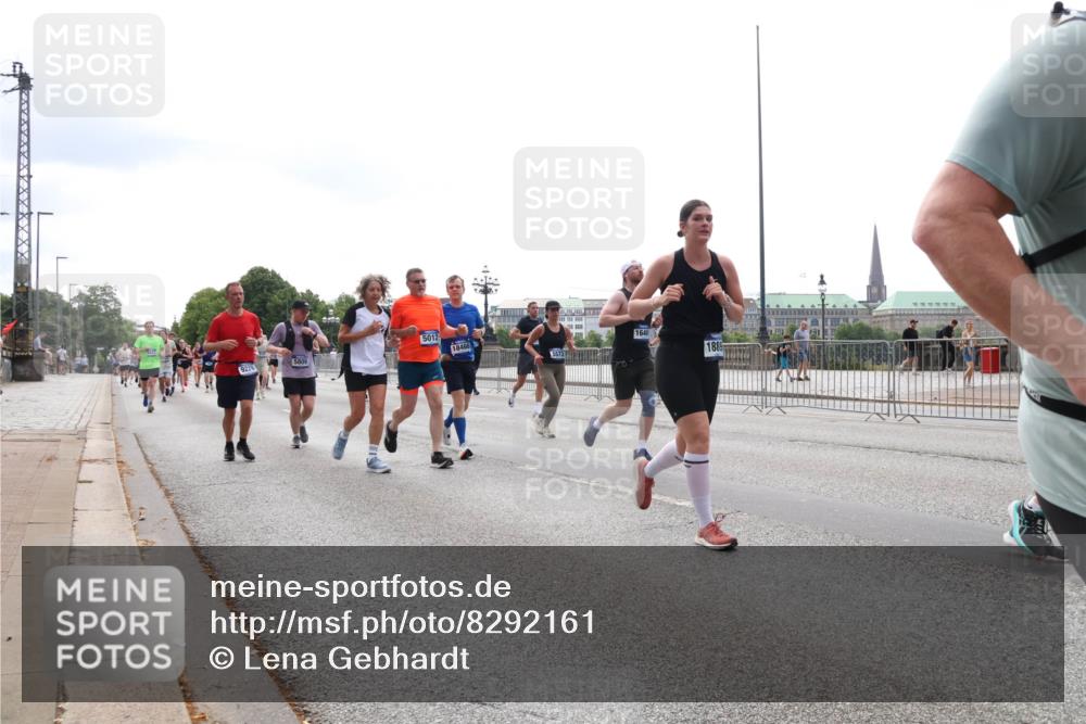 29.06.2025 - hella hamburg halbmarathon Lena Gebhardt http://msf.ph/oto/8292161 29.06.2025 10:36:25 Lombardsbrücke 5809, 5012, 18466, 5573, 1646, 1889, 1008, 1010, 1036, 1102, 1183, 1224, 1775, 1780, 1835, 2124, 2520, 2588, 2870, 3398, 3401, 3404, 3428, 3699, 3741, 3877, 4084, 4245, 4326, 4442, 4798, 4937, 5012, 5246, 5427, 5540, 5573, 5666, 5747, 5809, 5919, 6092, 6093, 6184, 6190, 6417, 6667, 6896, 7086, 7111, 7140, 7275, 7575, 7576, 7632, 8356, 8498, 8530, 8581, 8945, 8947, 9115, 9117, 9229, 9500, 13265, 15077, 17156, 17807, 18152, 18488 meine-sportfotos.de