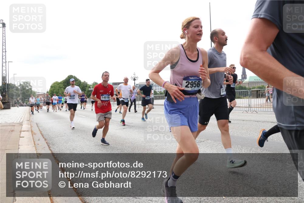 29.06.2025 - hella hamburg halbmarathon Lena Gebhardt http://msf.ph/oto/8292173 29.06.2025 10:21:19 Lombardsbrücke 8844, 14519, 18170, 2956, 173, 153, 1028, 1072, 1266, 1401, 1658, 2271, 2383, 2635, 2815, 2923, 2945, 2956, 2986, 3122, 3161, 3453, 3770, 3813, 3817, 3825, 3826, 4082, 4350, 4697, 4786, 5041, 5061, 5122, 5373, 5395, 5412, 5493, 5767, 6103, 6275, 6308, 6844, 7228, 7375, 7522, 7553, 7608, 7781, 8095, 8113, 8286, 8724, 8726, 8844, 9005, 9011, 9100, 9108, 9236, 9369, 9483, 9499, 9501, 9532, 9624, 10374, 10585, 10602, 10874, 11698, 12175, 12694, 13057, 13508 meine-sportfotos.de