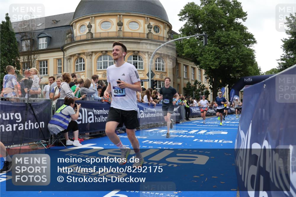 29.06.2025 - hella hamburg halbmarathon Strokosch-Dieckow http://msf.ph/oto/8292175 29.06.2025 10:50:25 Ziel 3414, 4127, 4247, 5447, 6282, 6795, 7397, 8153, 8899, 11455, 12035, 12624, 12949, 13812, 14034, 14626, 16242, 16806, 17247, 17319, 18394 meine-sportfotos.de