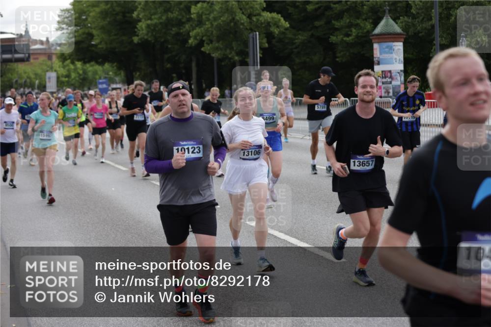 29.06.2025 - hella hamburg halbmarathon Jannik Wohlers http://msf.ph/oto/8292178 29.06.2025 10:36:22 Lombardsbrücke 1118, 1253, 1948, 1952, 1954, 2552, 2588, 3873, 3895, 4084, 4618, 4762, 4996, 5789, 6156, 6359, 7773, 8499, 8936, 8937, 9295, 9500, 9694, 9701, 10123, 10487, 11672, 11831, 11912, 12218, 12302, 12605, 12770, 12775, 13092, 13106, 13165, 13265, 13266, 13657, 13704, 13902, 13903, 14695, 15077, 15588, 15805, 15972, 15992, 16228, 16309, 16885, 16977, 17018, 17115, 17156, 17349, 17807, 18152, 18174, 18482, 18488, 18929 meine-sportfotos.de