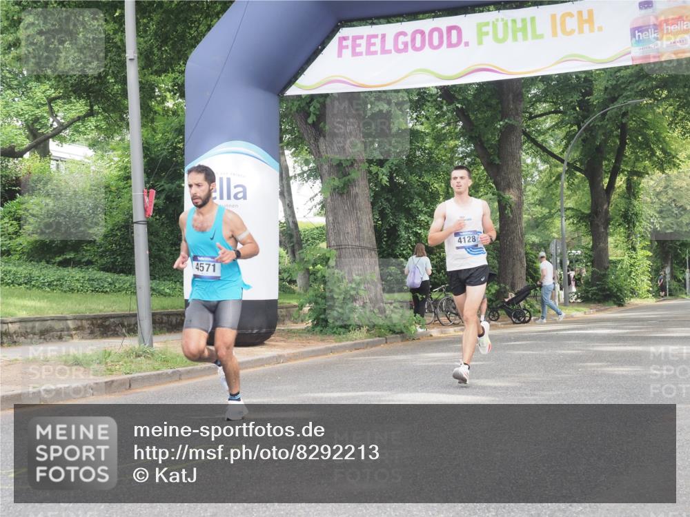 29.06.2025 - hella hamburg halbmarathon KatJ http://msf.ph/oto/8292213 29.06.2025 10:13:04 Zwischen KM18-KM19 4128, 4571 meine-sportfotos.de
