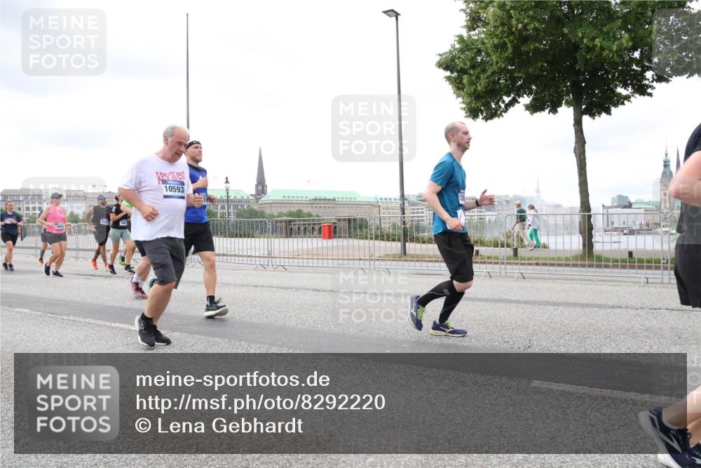 29.06.2025 - hella hamburg halbmarathon Lena Gebhardt http://msf.ph/oto/8292220 29.06.2025 10:55:53 Lombardsbrücke 10593, 1616, 1738, 1873, 1909, 1917, 2095, 2793, 3101, 3244, 3268, 4265, 4354, 4470, 4473, 4836, 4896, 5220, 5222, 5306, 5487, 5575, 5994, 6055, 6056, 6113, 6257, 6494, 6594, 6968, 7516, 7548, 7616, 7969, 8005, 8110, 8305, 8527, 8532, 8533, 8626, 8648, 9548, 9614, 9618, 9838, 9857, 9858, 9861, 9865, 9956, 10094, 10436, 10438, 10449, 10559, 10593, 10640, 10885, 10987, 11903, 11962, 11963, 12695, 12902 meine-sportfotos.de