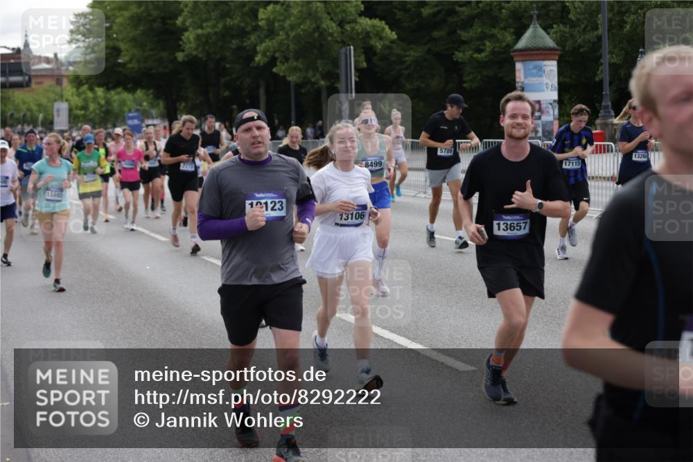 29.06.2025 - hella hamburg halbmarathon Jannik Wohlers http://msf.ph/oto/8292222 29.06.2025 10:36:22 Lombardsbrücke 1118, 1253, 1948, 1952, 1954, 2552, 2588, 3873, 3895, 4084, 4618, 4762, 4996, 5789, 6156, 6359, 7773, 8499, 8936, 8937, 9295, 9500, 9694, 9701, 10123, 10487, 11672, 11831, 11912, 12218, 12302, 12605, 12770, 12775, 13092, 13106, 13165, 13265, 13266, 13657, 13704, 13902, 13903, 14695, 15077, 15588, 15805, 15972, 15992, 16228, 16309, 16885, 16977, 17018, 17115, 17156, 17349, 17807, 18152, 18174, 18482, 18488, 18929 meine-sportfotos.de
