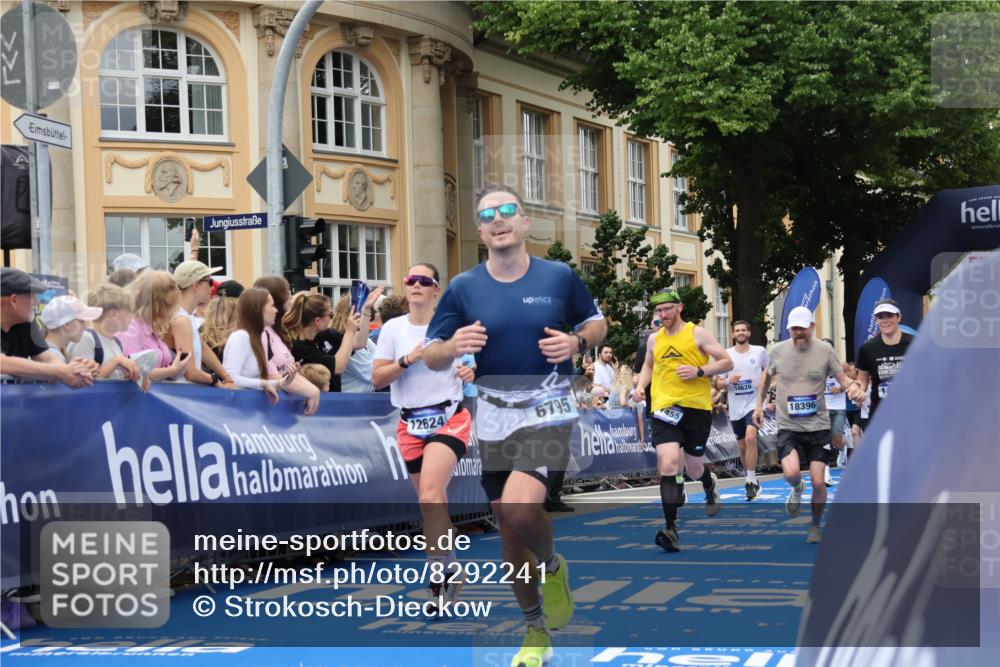 29.06.2025 - hella hamburg halbmarathon Strokosch-Dieckow http://msf.ph/oto/8292241 29.06.2025 10:50:27 Ziel 1750, 3414, 4127, 4247, 5447, 6282, 6795, 7397, 8153, 8576, 8899, 11214, 11455, 12035, 12624, 13812, 14034, 14626, 15803, 16806, 17179, 17247, 17319, 18006, 18394 meine-sportfotos.de