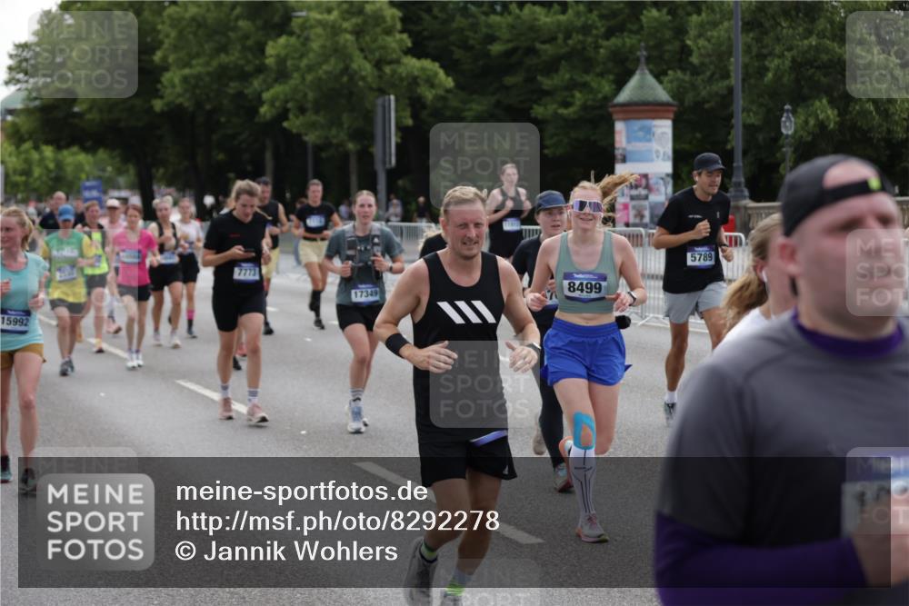 29.06.2025 - hella hamburg halbmarathon Jannik Wohlers http://msf.ph/oto/8292278 29.06.2025 10:36:23 Lombardsbrücke 1118, 1253, 1948, 1952, 1954, 2552, 2588, 3873, 3895, 4084, 4618, 4762, 4996, 5789, 6156, 6359, 7773, 8499, 8936, 8937, 9295, 9500, 9694, 9701, 10123, 10487, 10862, 11672, 11831, 11912, 12218, 12302, 12605, 12770, 12775, 13092, 13106, 13165, 13265, 13266, 13657, 13704, 13902, 13903, 14695, 15077, 15588, 15805, 15972, 15992, 16228, 16309, 16885, 16977, 17018, 17115, 17156, 17349, 17504, 18152, 18174, 18482, 18488 meine-sportfotos.de