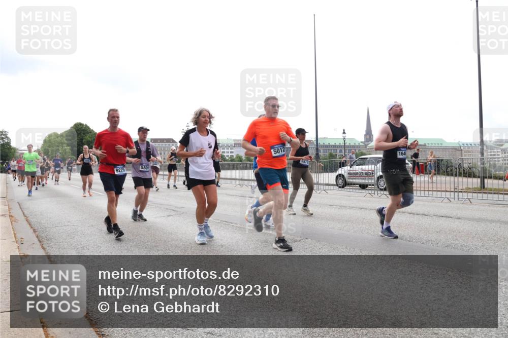 29.06.2025 - hella hamburg halbmarathon Lena Gebhardt http://msf.ph/oto/8292310 29.06.2025 10:36:26 Lombardsbrücke 5012, 9229, 5809, 5573, 1, 80, 1646, 1008, 1010, 1036, 1102, 1183, 1224, 1775, 1780, 1835, 1948, 2124, 2520, 2588, 2870, 3398, 3401, 3404, 3428, 3699, 3741, 3877, 4084, 4245, 4326, 4442, 4937, 5012, 5246, 5427, 5540, 5573, 5666, 5747, 5809, 5919, 6092, 6093, 6184, 6190, 6417, 6667, 6896, 7086, 7111, 7140, 7275, 7575, 7576, 7632, 8356, 8498, 8530, 8581, 8945, 9115, 9117, 9229, 9500, 13265, 15077, 17156, 17807, 18152, 18488 meine-sportfotos.de