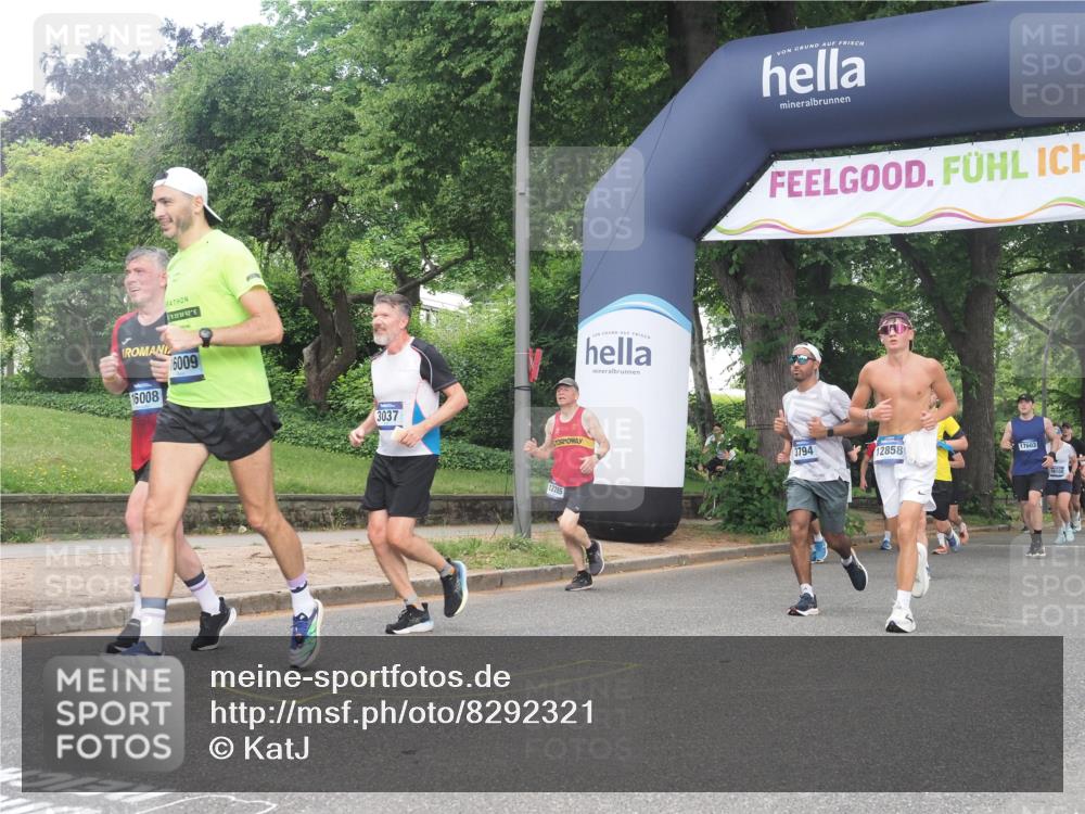 29.06.2025 - hella hamburg halbmarathon KatJ http://msf.ph/oto/8292321 29.06.2025 10:42:21 Zwischen KM18-KM19 1125, 2474, 3037, 3794, 5672, 6443 meine-sportfotos.de